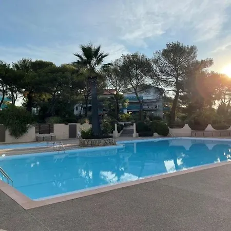 Daire 73m Carre -piscine-500 M De La Mer-parking