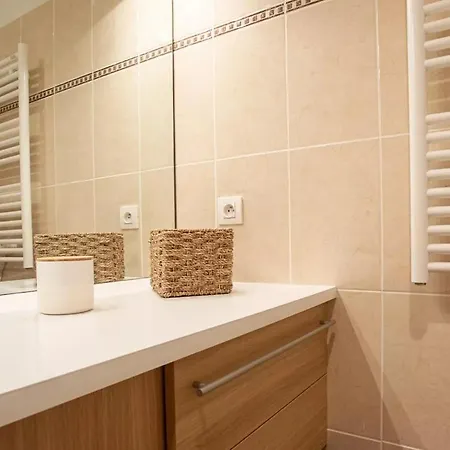 73m Carre -piscine-500 M De La Mer-parking Lägenhet