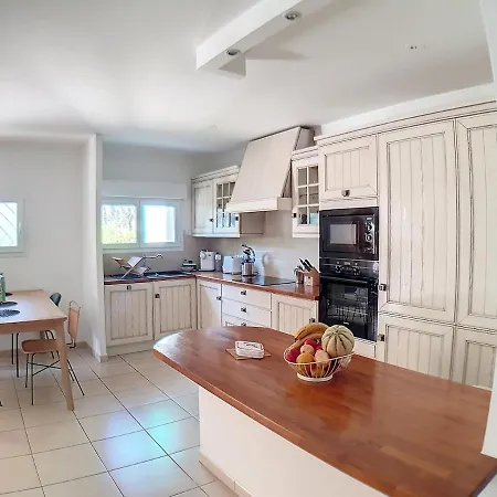 73m Carre -piscine-500 M De La Mer-parking