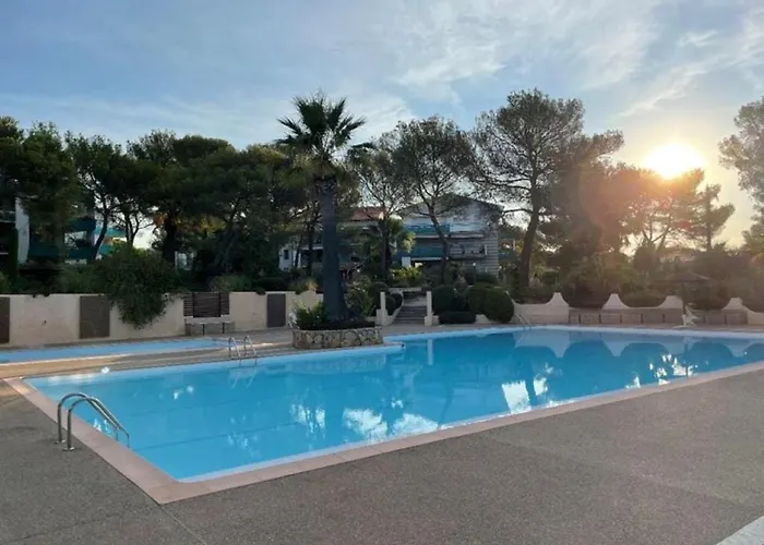 Апартаменты 73m Carre -piscine-500 M De La Mer-parking