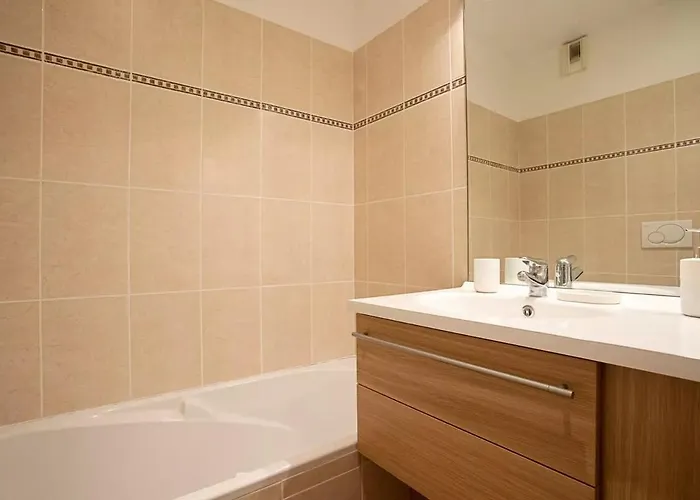 73m Carre -piscine-500 M De La Mer-parking Апартаменты Сен-Рафаэль