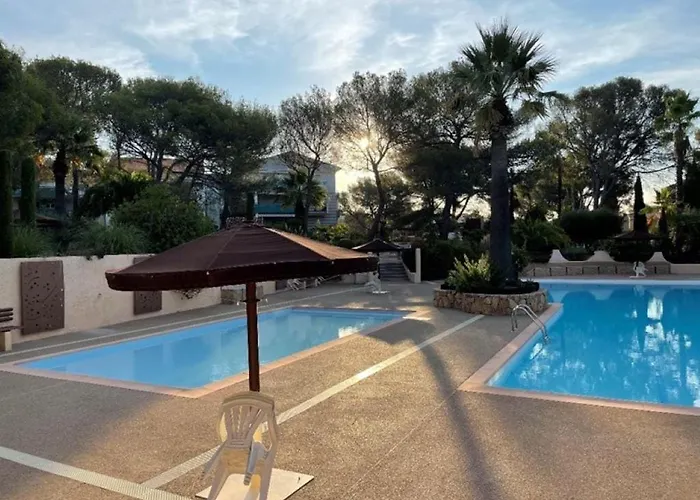 73m Carre -piscine-500 M De La Mer-parking Апартаменты *