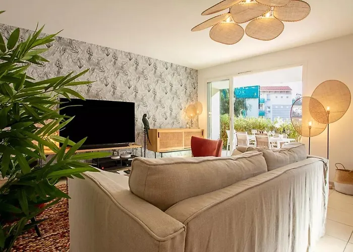 73m Carre -piscine-500 M De La Mer-parking Apartment