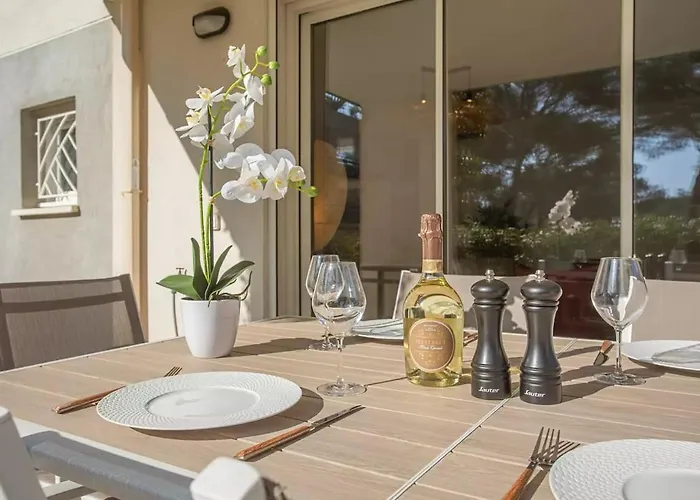 Apartmán 73m Carre -piscine-500 M De La Mer-parking