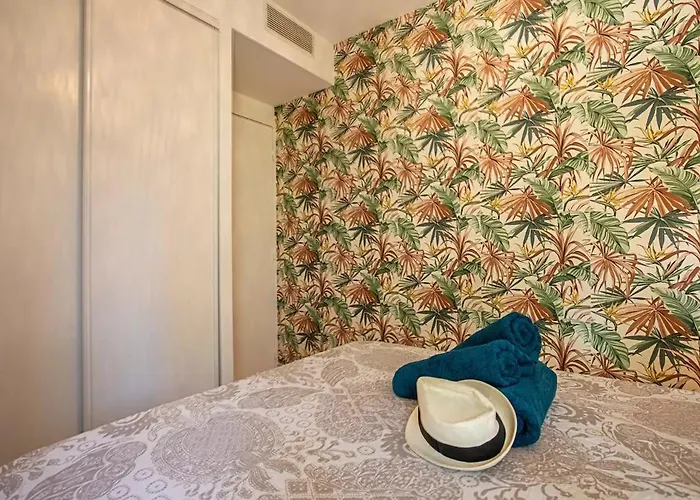 73m Carre -piscine-500 M De La Mer-parking Сен-Рафаэль