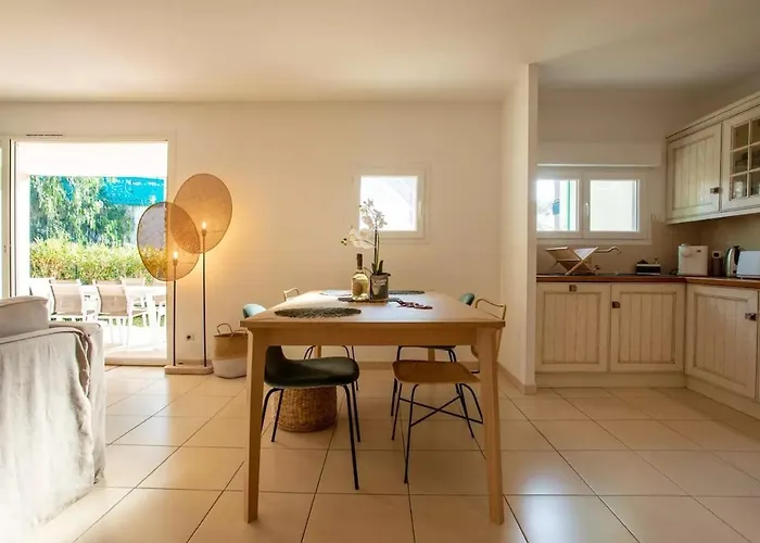 73m Carre -piscine-500 M De La Mer-parking * Сен-Рафаэль