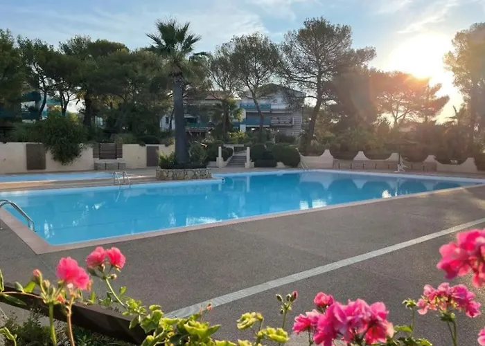 73m Carre -piscine-500 M De La Mer-parking Апартаменты